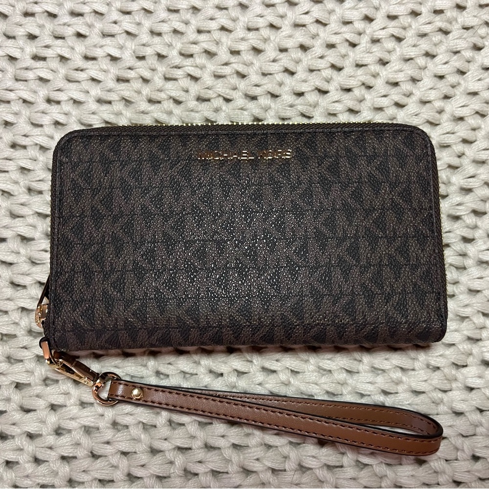 Michael Kors Jet Set Travel Medium Zip Around Phone Holder Wallet